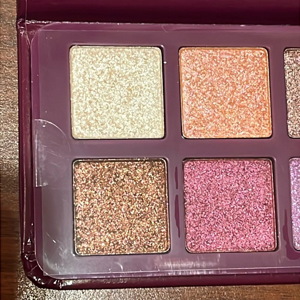 NEW Shimmer eyeshadow palette, 12 bold colors: Welcome to SIN CITY- Las Vegas - Picture 6 of 10